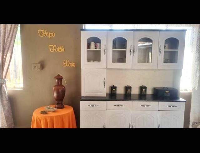 7 BEDROOM HOUSE FOR SALE IN VELD EN VLEI
